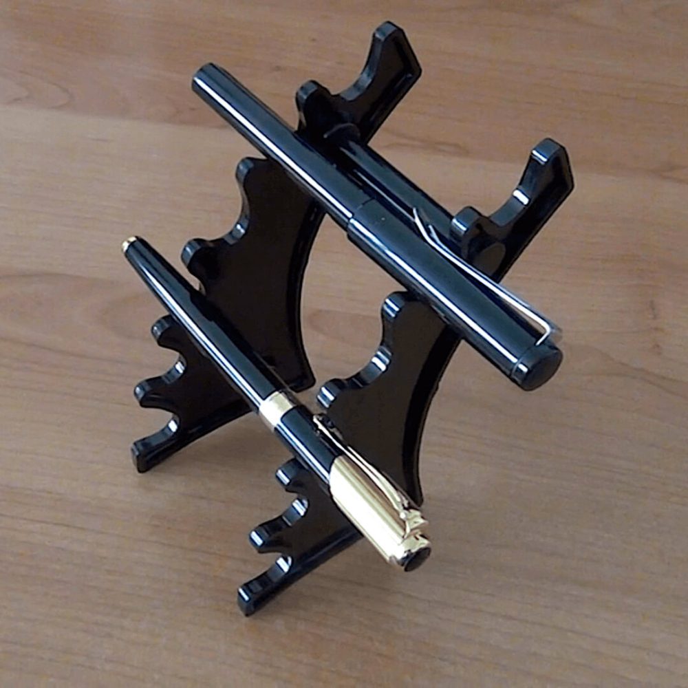 Fountain pen stand