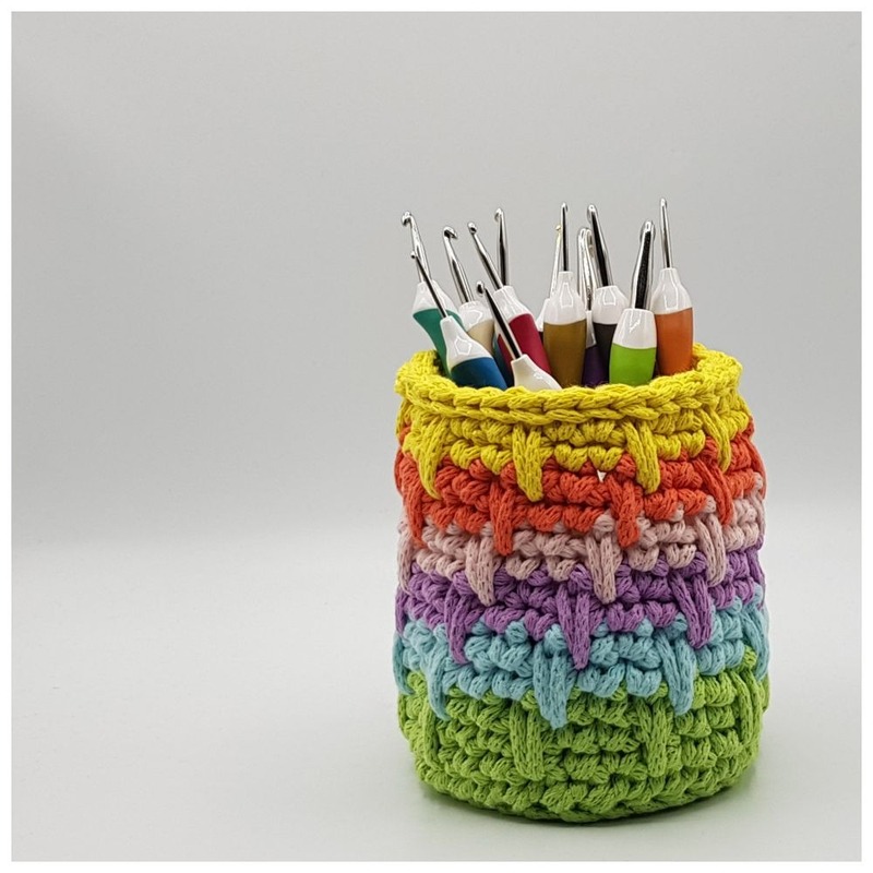 DIY crochet pen holder