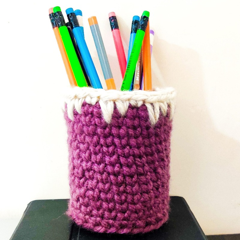 DIY crochet pen holder