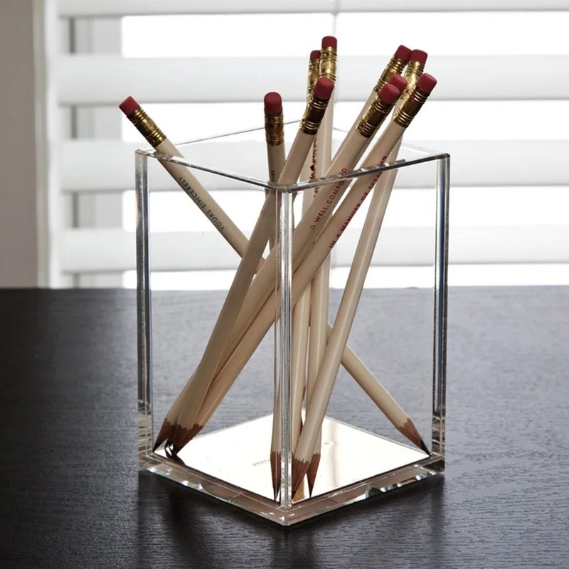 Clear acrylic pen holder