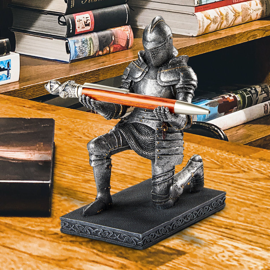 Knight figurine pen holder