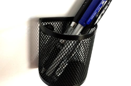 Wall-mounted magnetic pen holder