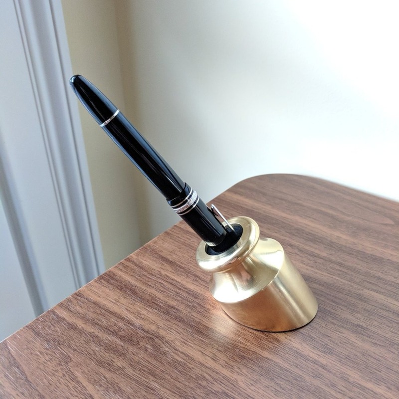 Minimalist pen holder