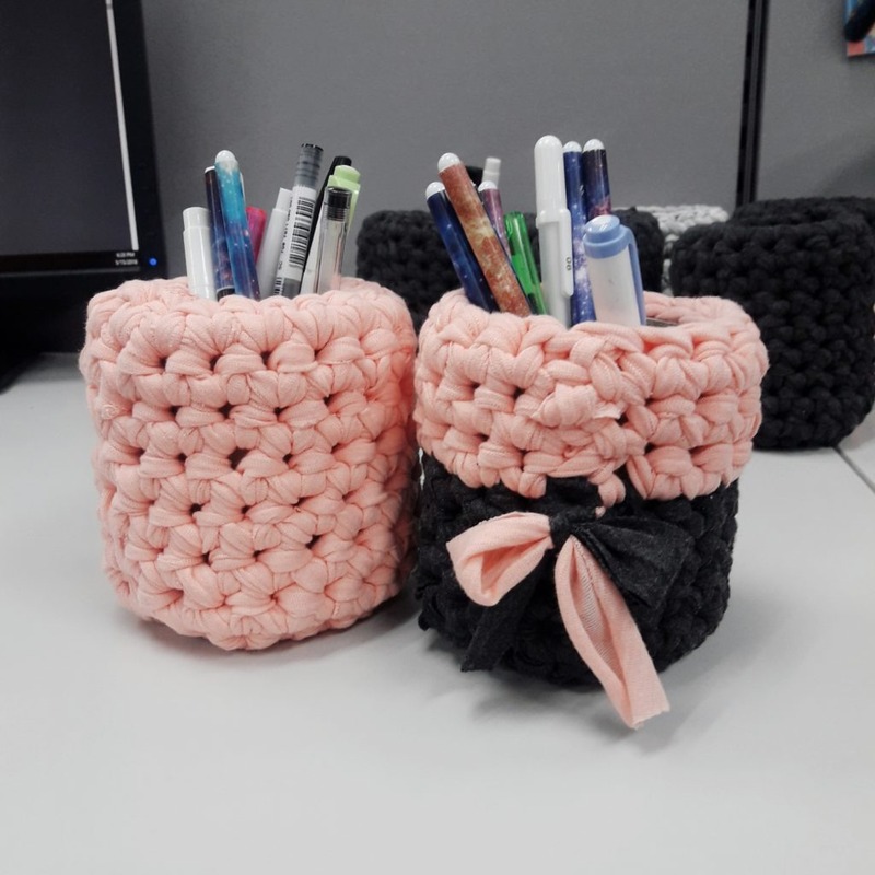 DIY crochet pen holder