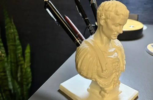 Julius Caesar pen holder