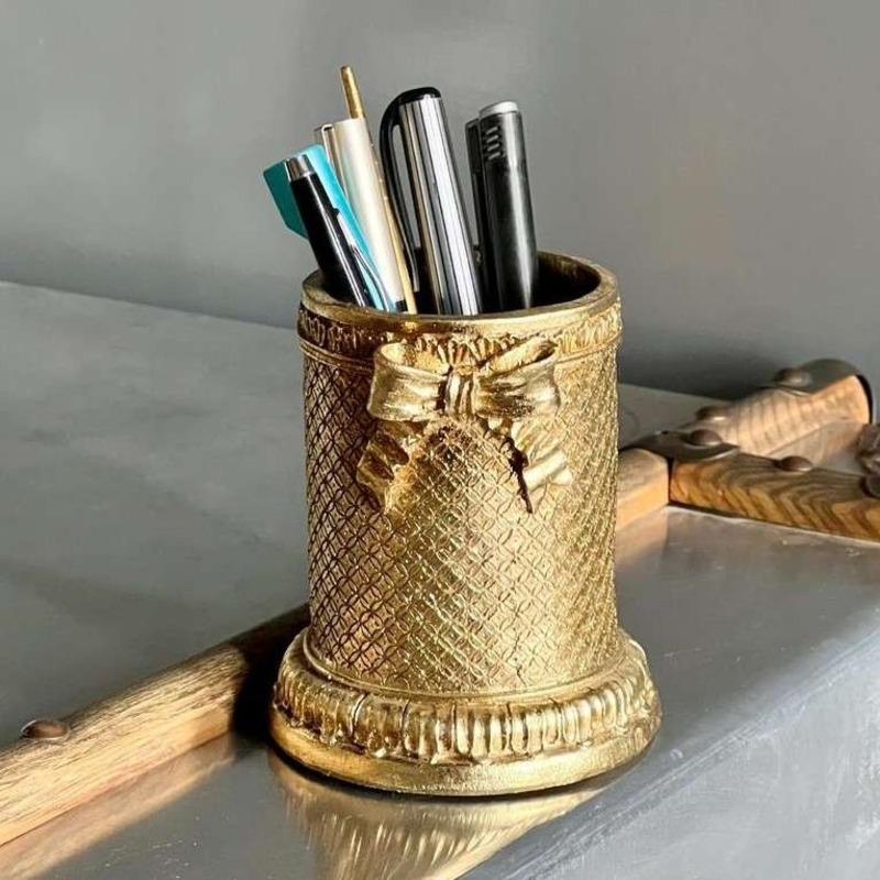 Stylish pen holder